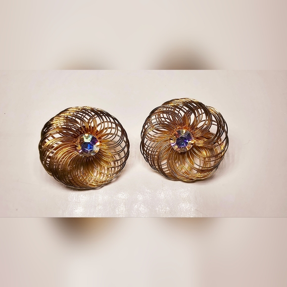 Vintage Sarah Coventry Gold Plated Spun Wired Flower AB Rhinestone clip on earr - Picture 2 of 6